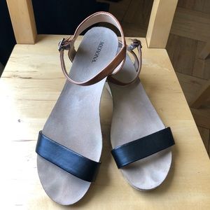 Sandals with small heel